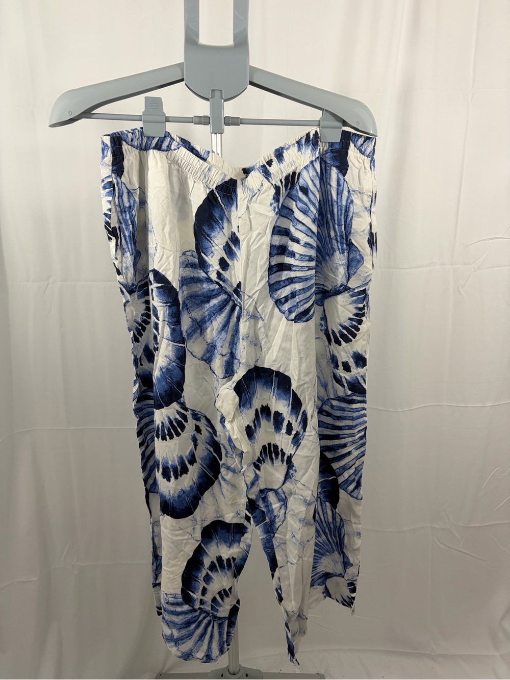 NWOT Liz Claiborne Women’s Size XL Blue & White Shell Print Loose Fit Pants